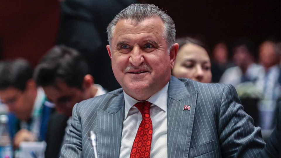 Bakan Bak’tan ‘Filenin Sultanları’na tebrik mesajı