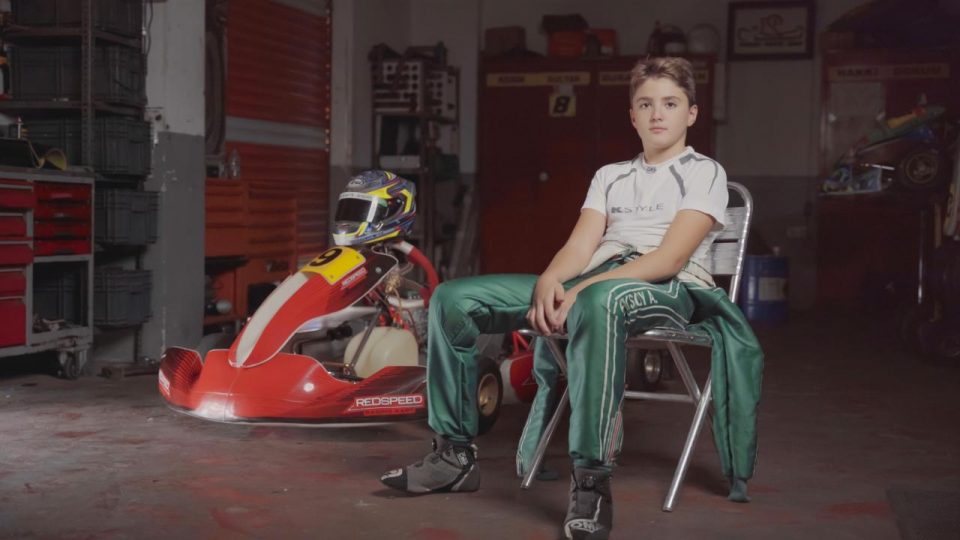 13 yaşındaki Alp Aksoy Formula 4 kontratını imzaladı